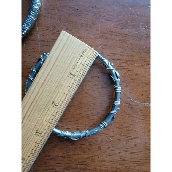 Lot Of 2 Metal Silver Pewter? Bangles With Designs - Picture 9 of 9